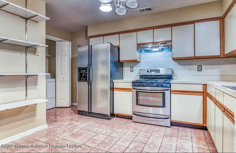 3 bed, 3.5 bath, 1904 sqft, $3,000 — Photo 3