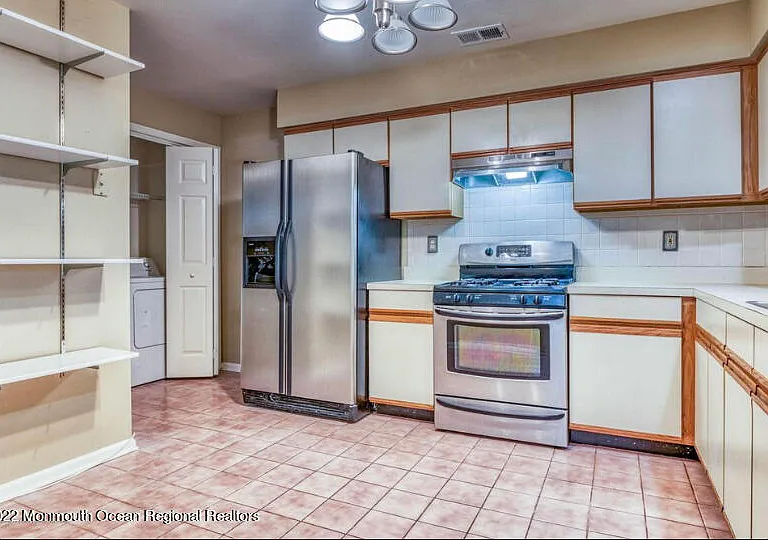 887 Crimson Ct — Photo 3