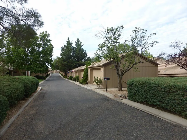 2149 Clubhouse Dr — Photo 16
