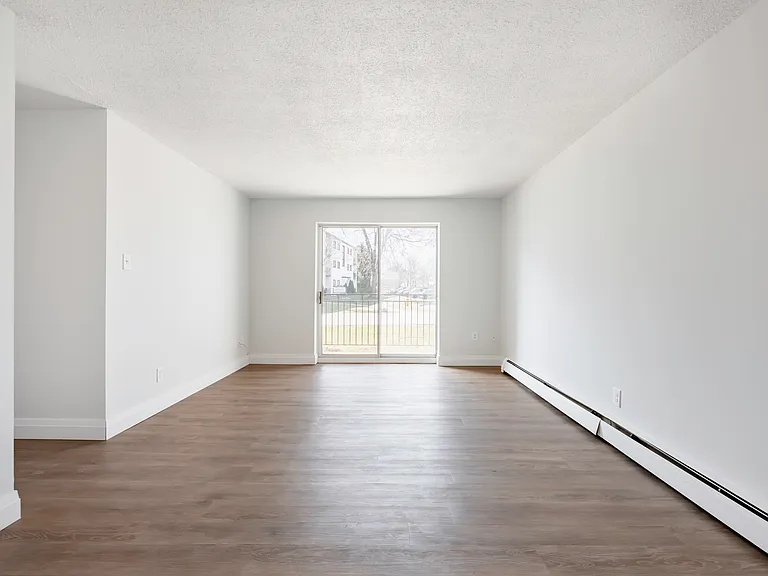 10 Leacrest Ct — Photo 2