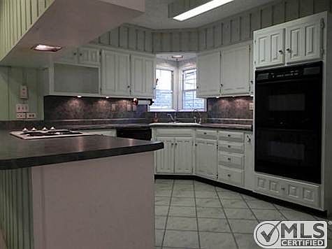 4th image of 3211 Roosevelt Dr