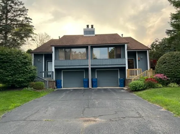 2402 Fairgrove St, Kalamazoo, MI 49009