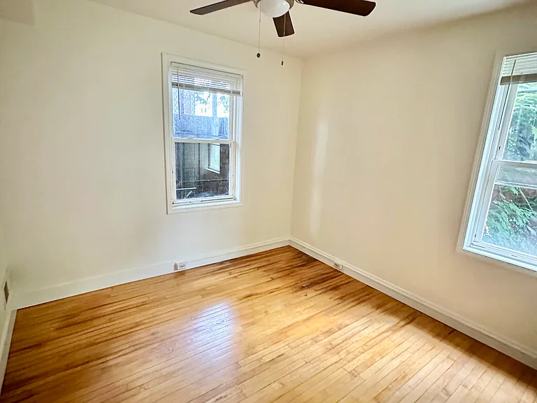 601 Olive Ln #1R — Photo 4