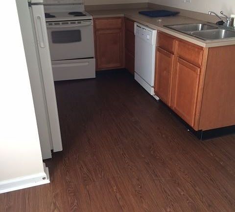 3rd image of 550 Wichita Dr