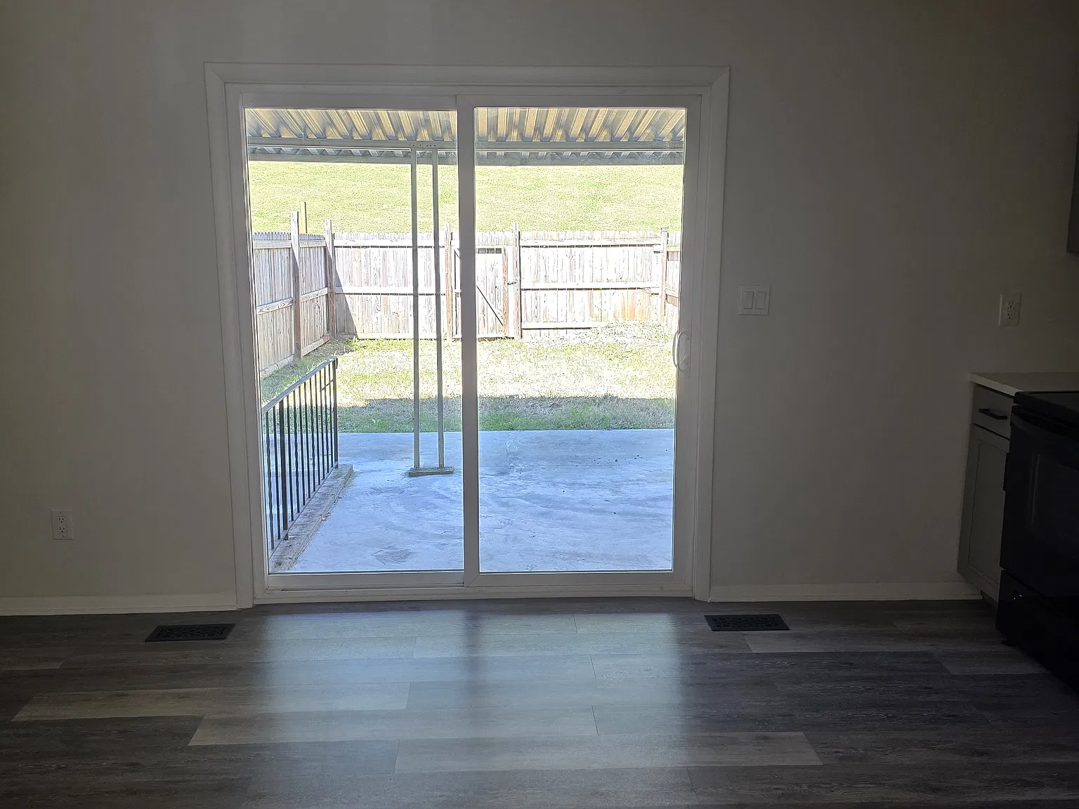 3 bed, 1008 sqft, $1,950 — Photo 4