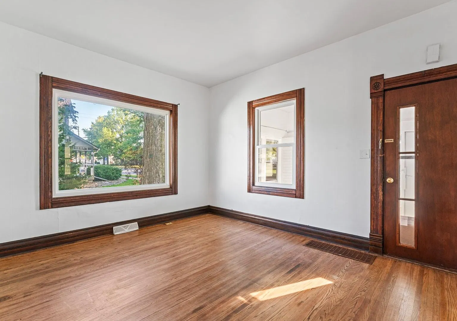 3 Bedroom, 2 Bath with Fenced in Backyard. Close to downtown! — Photo 4