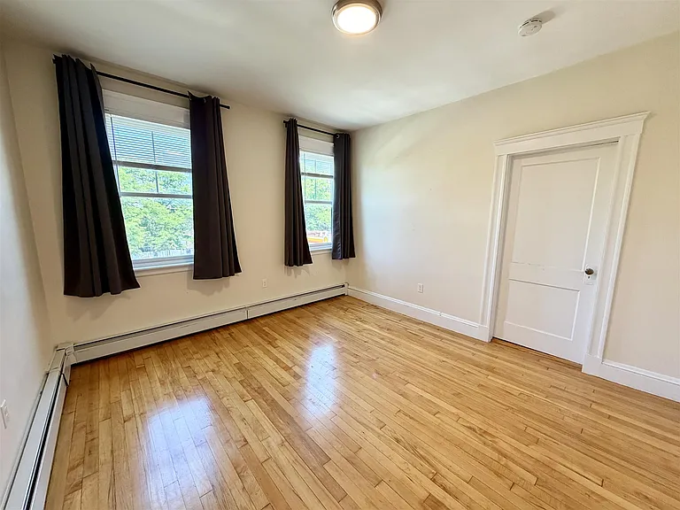 1102 Cambridge St — Photo 14