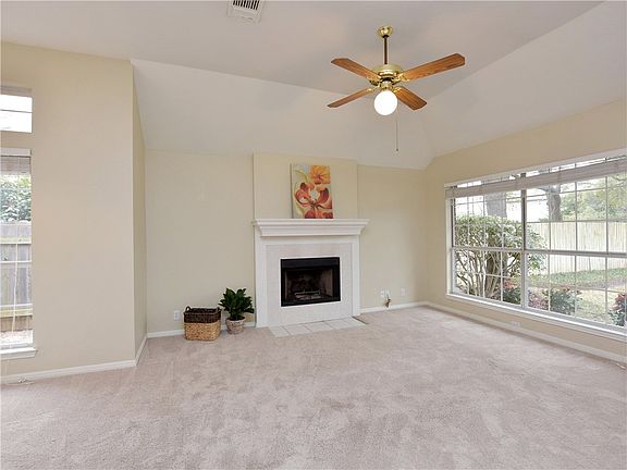 4th image of 12129 Arrowwood Dr