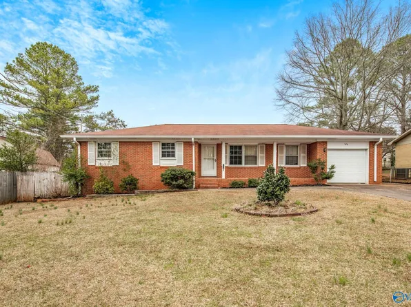 1818 Carson Ln NW, Huntsville, AL 35816