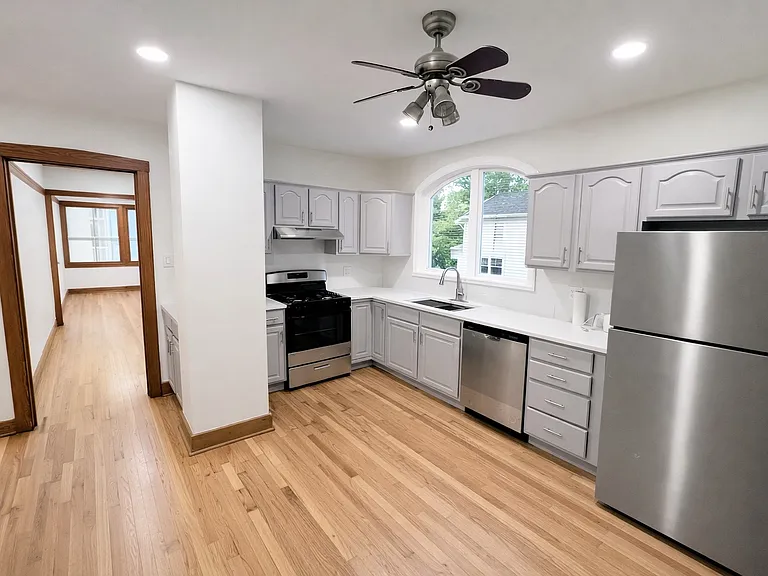 5833 W Peterson Ave #1 — Photo 5