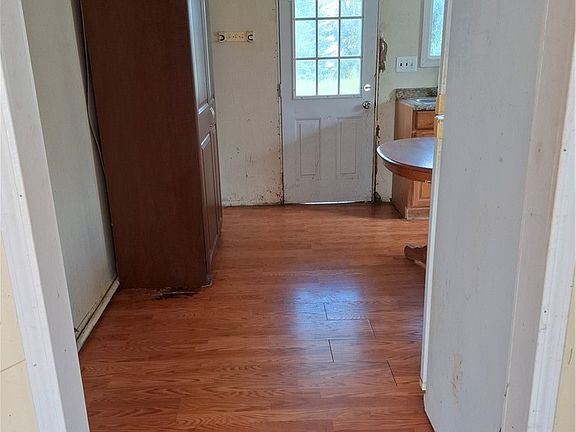 3rd image of 20 Stewart St