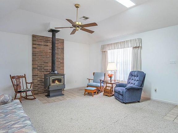 4th image of 514 Krenek Ln