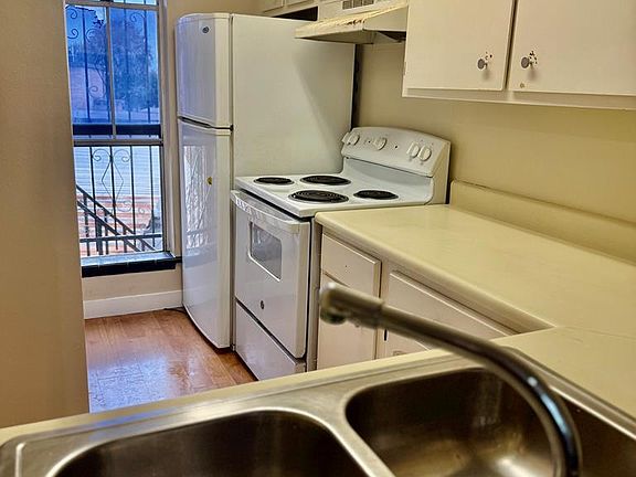 4th image of 1900 E Elizabeth St Unit 6007