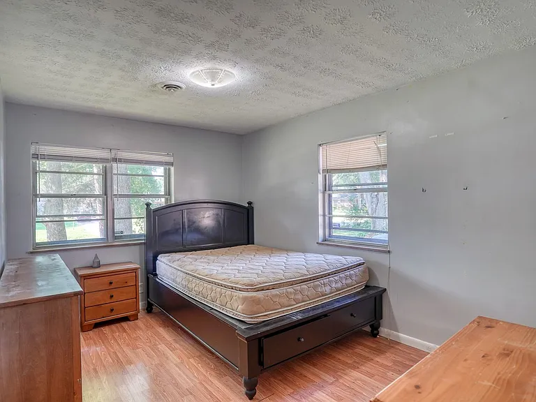 2920 Highwoods Dr E — Photo 10