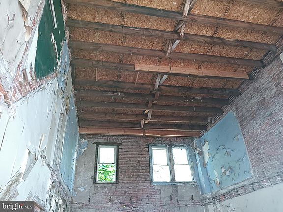 4th image of 2804 Waldorf Ave