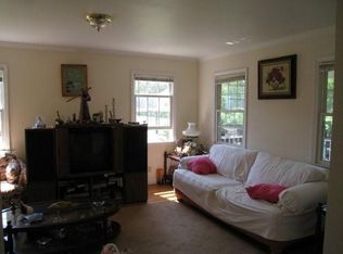 345 Wiggins St APT B, Greenport, NY 11944