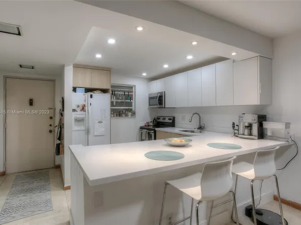 2316 S Cypress Bend Dr APT 421, Pompano Beach, FL 33069