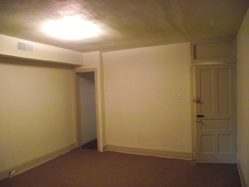 Living Room 13 x 15