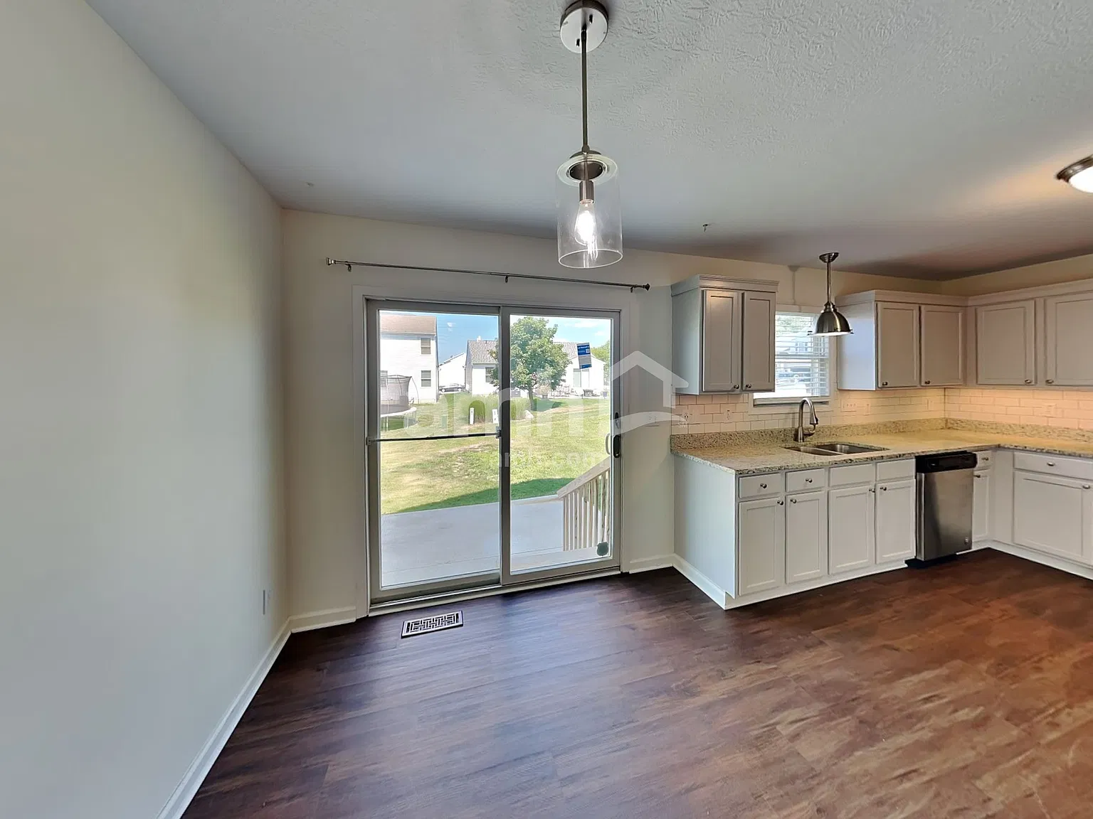 4 bed, 2.5 bath, 1604 sqft, $2,435 — Photo 3