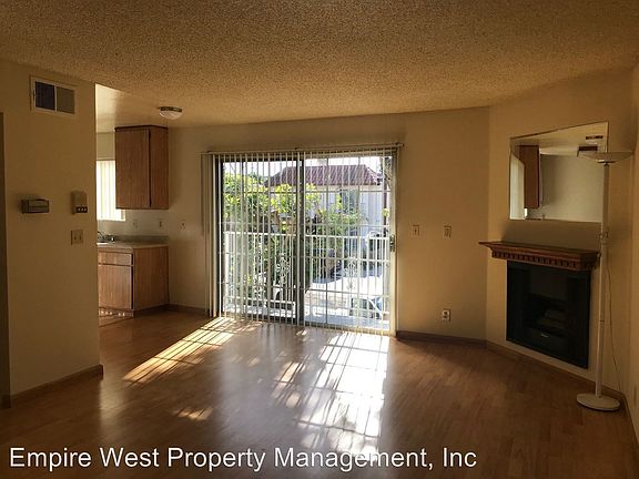 3rd image of 10845 Camarillo St APT 101