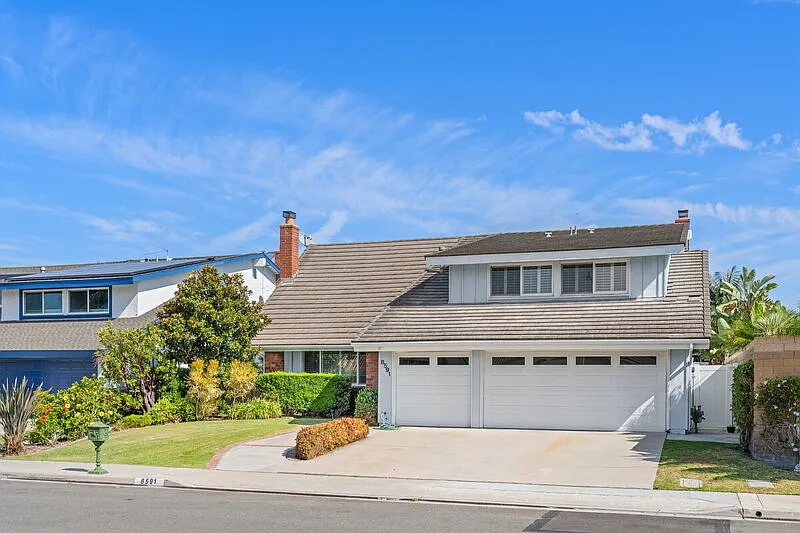 4 bed, 2.5 bath, 2762 sqft, $6,300 — Photo 4