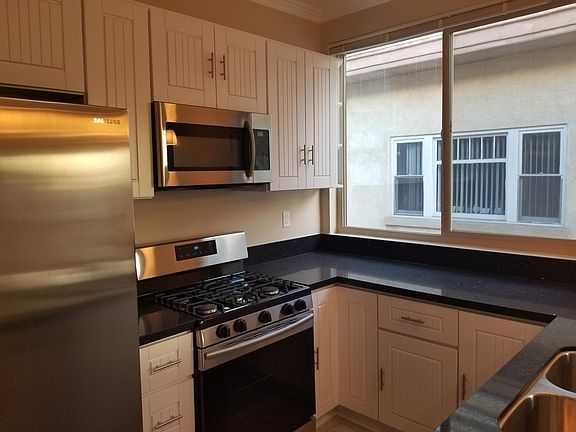 3rd image of 3119 5th Ave #1