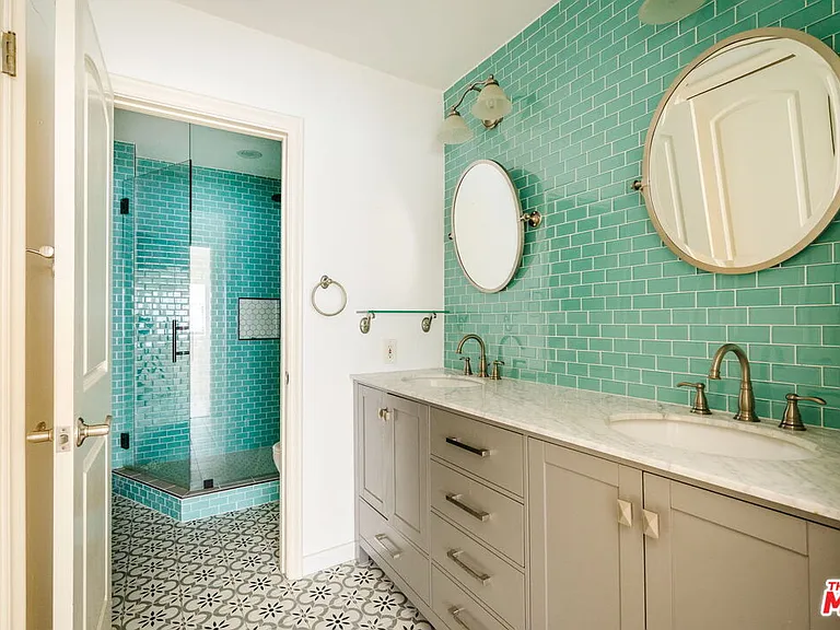 141 N Clark Dr #2 — Photo 12