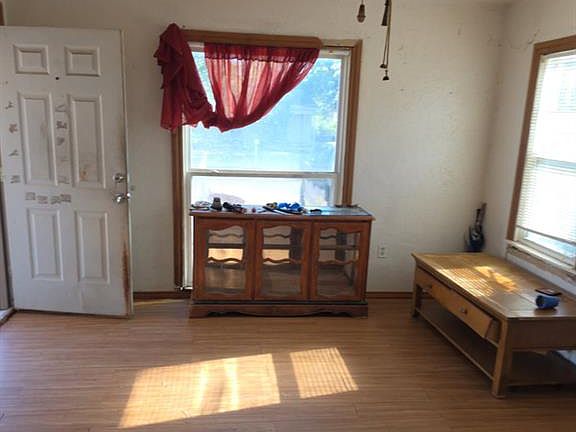 5th image of 215 E Spruce Ave