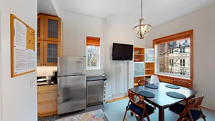 Rented by R New York