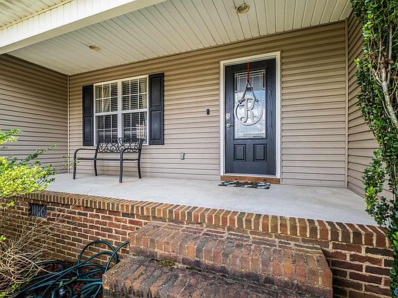 2nd image of 3091 Lakeview Cir