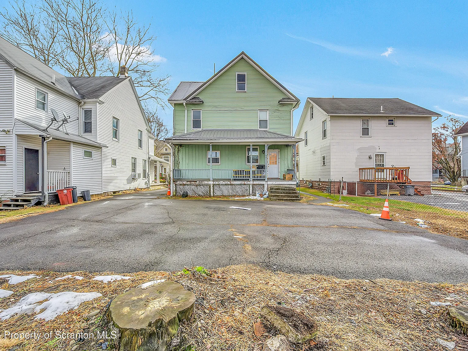 2 bed, 1.0 bath, 875 sqft, $1,270 — Photo 2