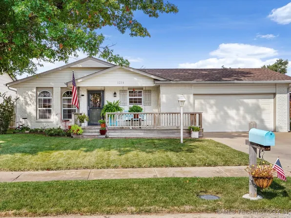 1216 S A St, Skiatook, OK 74070