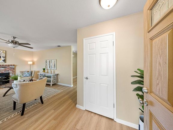 4th image of 1156 Marguerite Ave