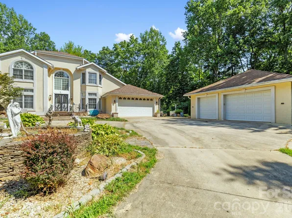 652 Avery Creek Rd, Arden, NC 28704