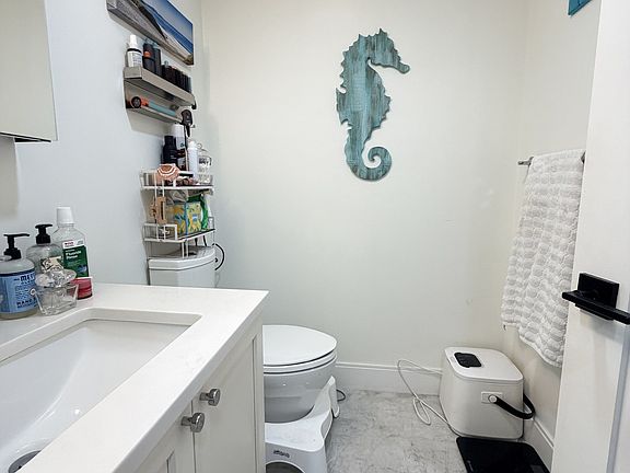 4th image of 14 Lopez Ave #2