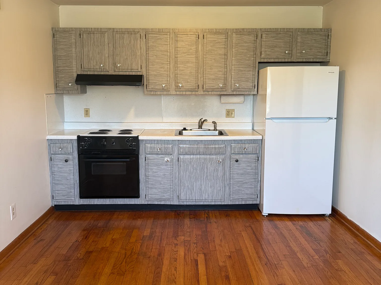 1 bed, 1000 sqft, $1,100 — Photo 3
