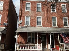 863 Queen Street, 1