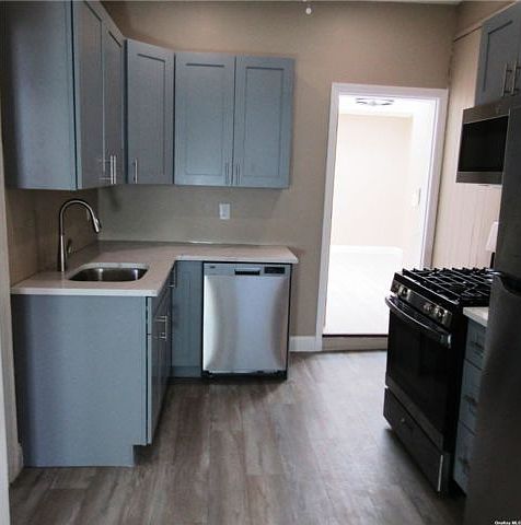 1st image of 24404 Jericho Tpke