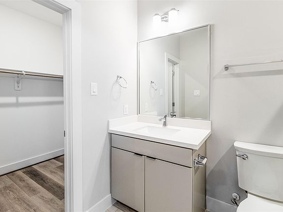 3rd image of 1250 N Post Oak Rd #A