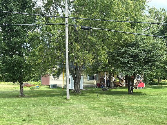 3rd image of 1890 N Broadway Ave
