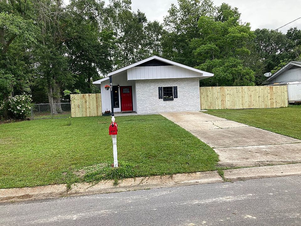 1st image of 407 Woody Cir