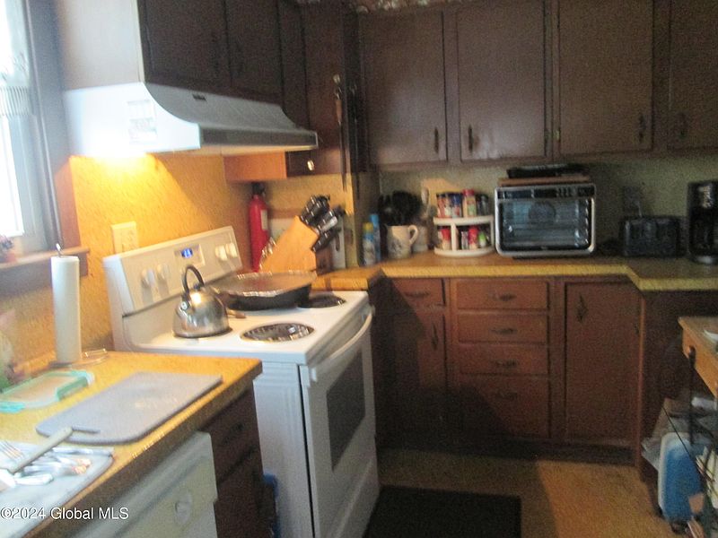 5th image of 1021 Lexington Avenue