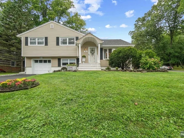 428 Pascack Rd, Township Of Washington, NJ 07676
