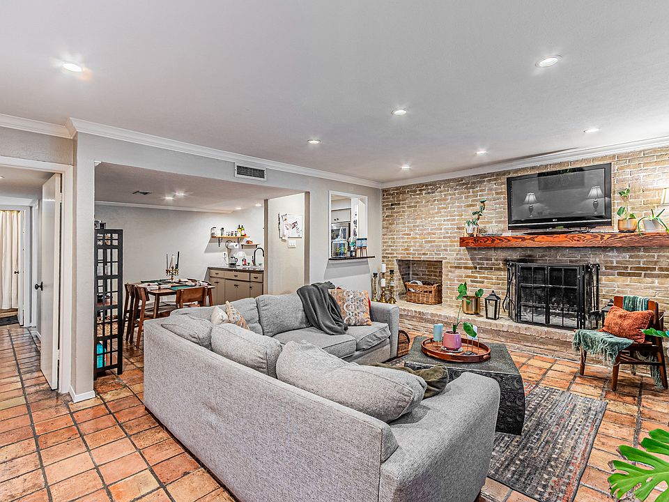 1st image of 5916 Birchbrook Dr APT 226