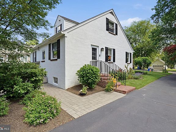 3rd image of 1006 Hill Ave