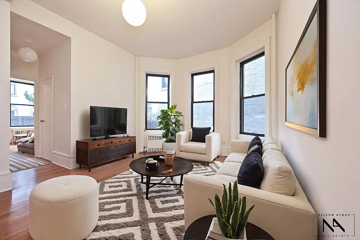 886 Union Street — Photo 1