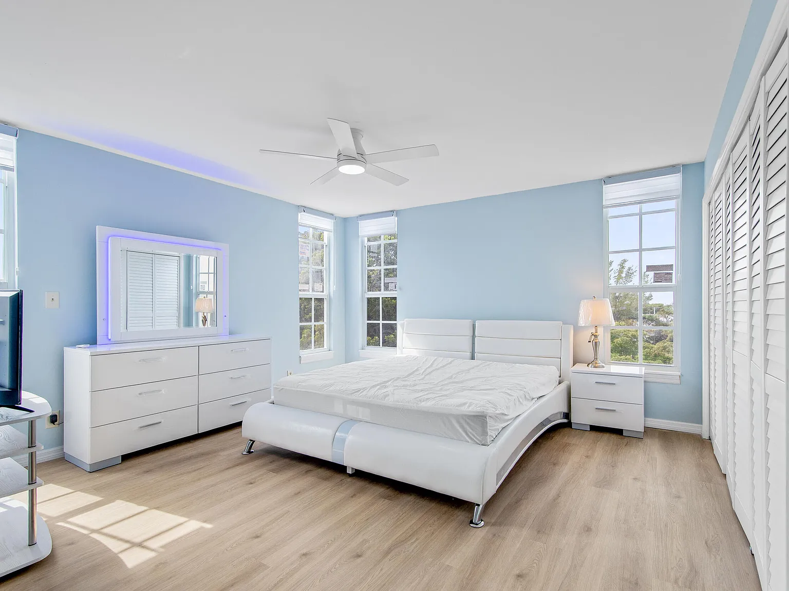3 bed, 2.0 bath, 1390 sqft, $2,700 — Photo 4