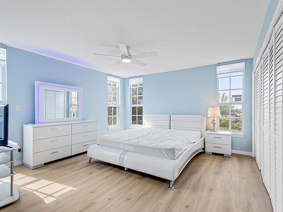 4th image of 2901 S Palm Aire Dr APT 501