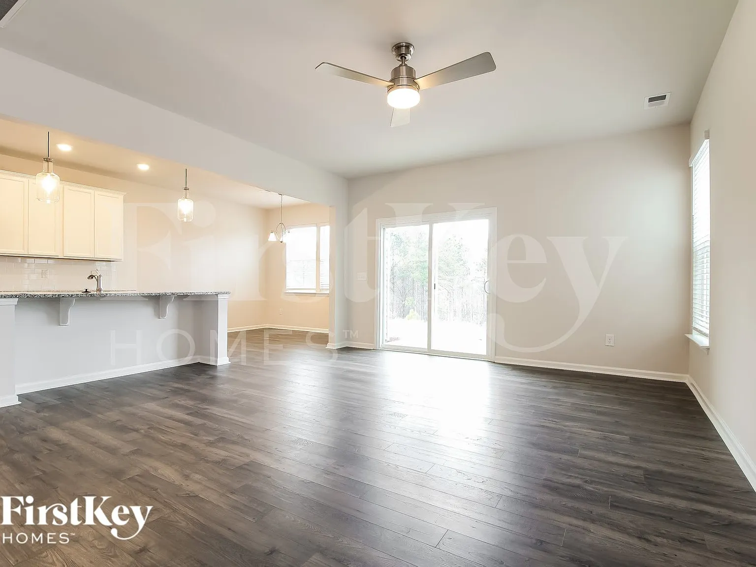 3 bed, 2.0 bath, 1854 sqft, $2,170 — Photo 2
