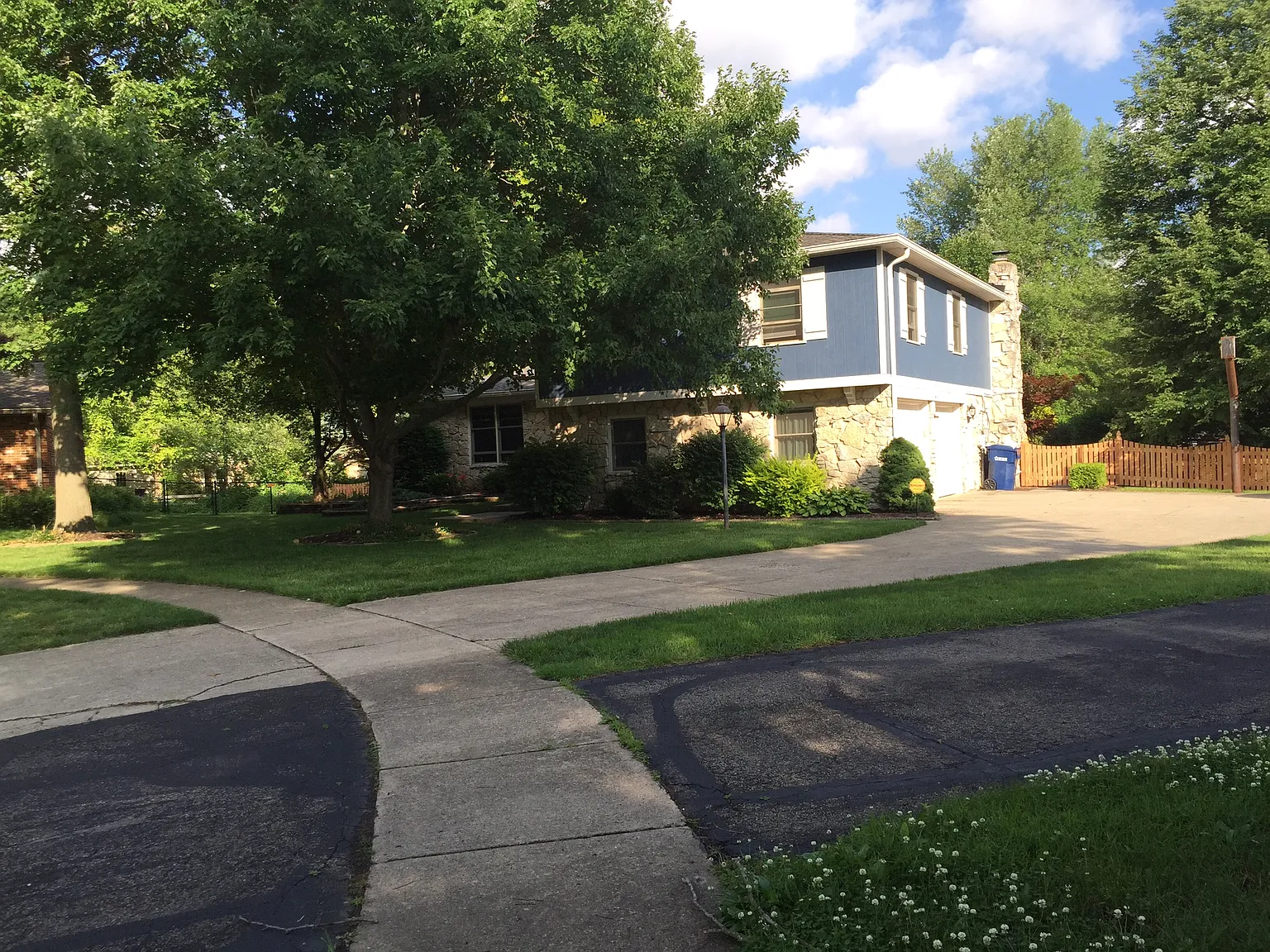 4727 Royal Oak Ln photo 1